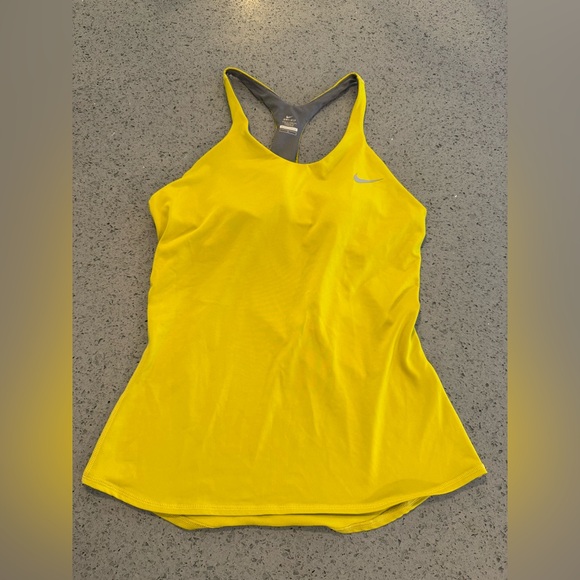 Nike Yellow Fitted Sleeveless Tank Top - Picture 1 of 2